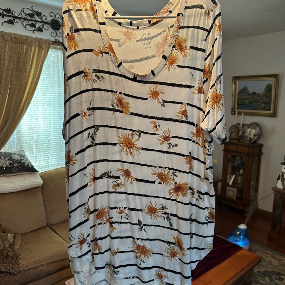 Maurices top